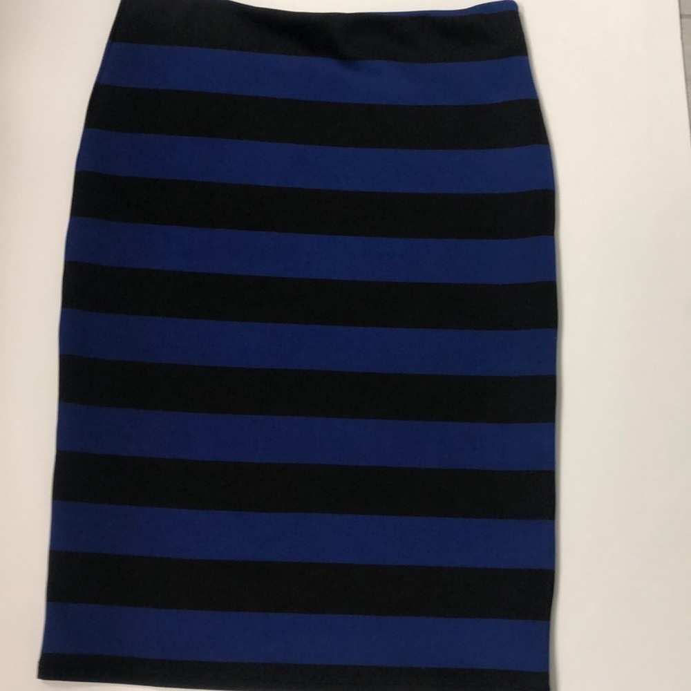 Forever 21 black and blue skirt